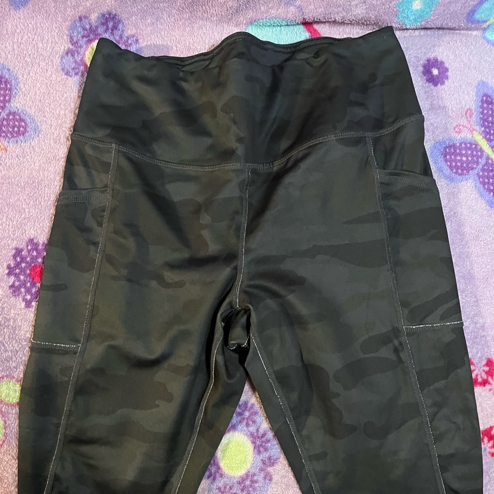 Reebok camo athletic pants